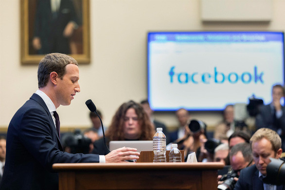 Ông chủ Facebook Mark Zuckerberg điều trần trước Ủy ban dịch vụ tài chính Hạ viện ngày 23-10-2019 - Ảnh: GETTY IMAGES Ông chủ Facebook Mark Zuckerberg điều trần trước Ủy ban dịch vụ tài chính Hạ viện ngày 23-10-2019 - Ảnh: GETTY IMAGES