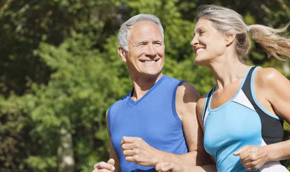 50 phút chạy bộ mỗi tuần đủ đem lại cho bạn lợi ích bất ngờ về tuổi thọ, giảm nguy cơ bệnh tim, ung thư... - ảnh minh họa từ Internet