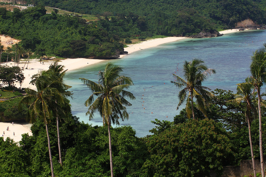  Nếu đã chán biển, du khách có thể thuê xe lên núi ngắm toàn cảnh hòn đảo xinh đẹp này 