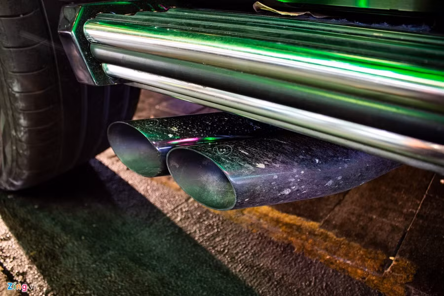 Cụ thể, động cơ mới của G850 là động cơ tăng áp kép V8, dung tích 5.912 cc, cho ra công suất 850 PS (tương đương 838 mã lực) và mô-men xoắn 1.450 Nm. Với sự thay đổi của Brabus, G850 mạnh hơn G 63 AMG đến 301 mã lực và 690 Nm. Đây cũng là lí giải cho cái tên850 6.0 Biturbo của mẫu xe này. Cụ thể, động cơ mới của G850 là động cơ tăng áp kép V8, dung tích 5.912 cc, cho ra công suất 850 PS (tương đương 838 mã lực) và mô-men xoắn 1.450 Nm. Với sự thay đổi của Brabus, G850 mạnh hơn G 63 AMG đến 301 mã lực và 690 Nm. Đây cũng là lí giải cho cái tên850 6.0 Biturbo của mẫu xe này.