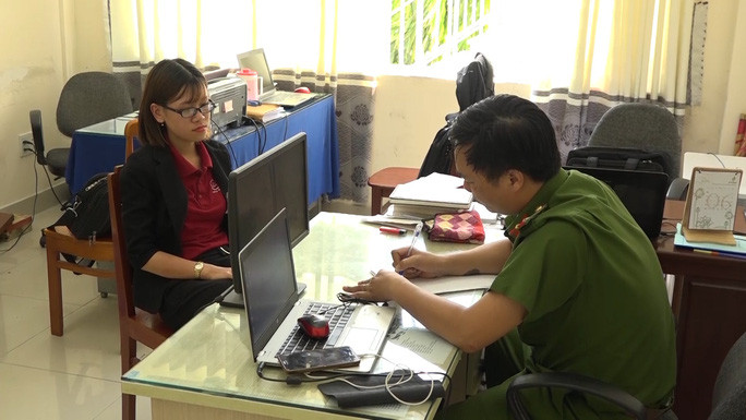 Nguyễn Huỳnh Tú Trinh tại cơ quan điều tra Nguyễn Huỳnh Tú Trinh tại cơ quan điều tra