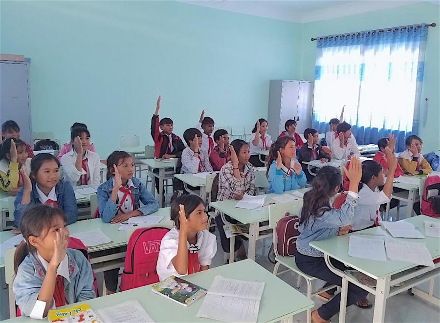 Một giờ học thi đua đạt _Hoa điểm 10_ của các em học sinh Trường Tiểu học và THCS Đinh Núp (huyện Ia Pa)- Ảnh Mộc Trà