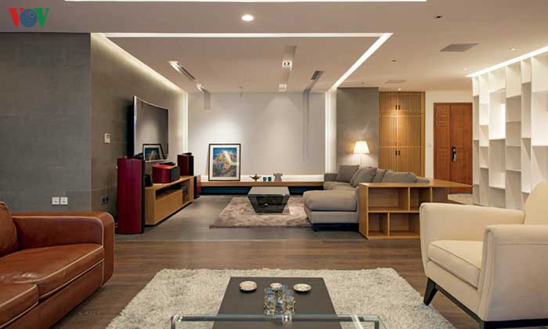 Căn hộ rộng 250m2 nằm trên tầng cao của tòa chung cư mới, được ghép từ hai căn hộ liền kề do chủ nhà có nhu cầu về diện tích và không gian sinh hoạt lớn. Căn hộ rộng 250m2 nằm trên tầng cao của tòa chung cư mới, được ghép từ hai căn hộ liền kề do chủ nhà có nhu cầu về diện tích và không gian sinh hoạt lớn.