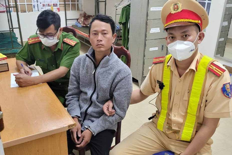 Nghi phạm Lê Văn Nghĩa tại cơ quan công an. Ảnh: Công an cung cấp