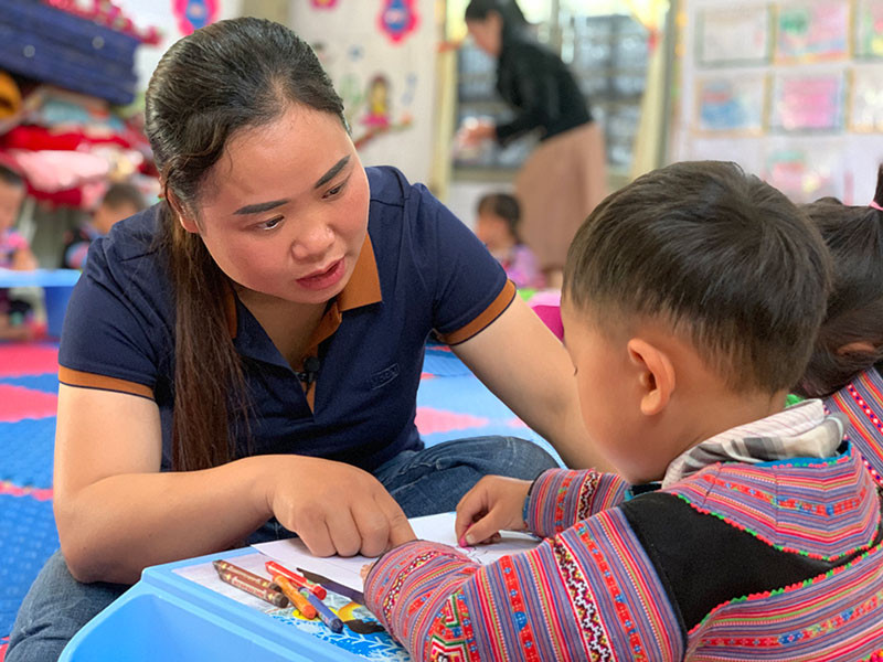 Hành trình gieo mầm xanh nơi “thung lũng trắng” không mệt mỏi.