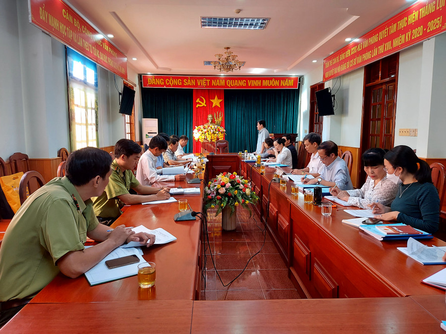 Đoàn giám sát HĐND tỉnh làm việc với UBND tỉnh và một số sở, ngành về chuyển đổi đất rừng phục vụ thi công Dự án Nhà máy Thủy điện Ia Ly mở rộng. Ảnh: Thiên Di Đoàn giám sát HĐND tỉnh làm việc với UBND tỉnh và một số sở, ngành về chuyển đổi đất rừng thi công Dự án Nhà máy Thủy điện Ia Ly mở rộng