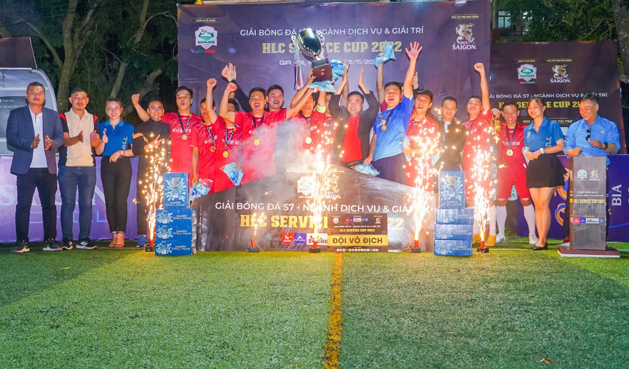 Các cầu thủ Louis Spa đã xuất sắc giành chức vô địch. Ảnh: Văn Ngọc