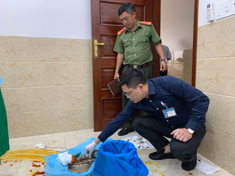 Đoàn kiểm tra thực tế tại cơ sở dịch vụ thẩm mỹ Võ Hiền- 410/15 Lý Thái tổ, TP. Pleiku. Ảnh: Như Nguyện