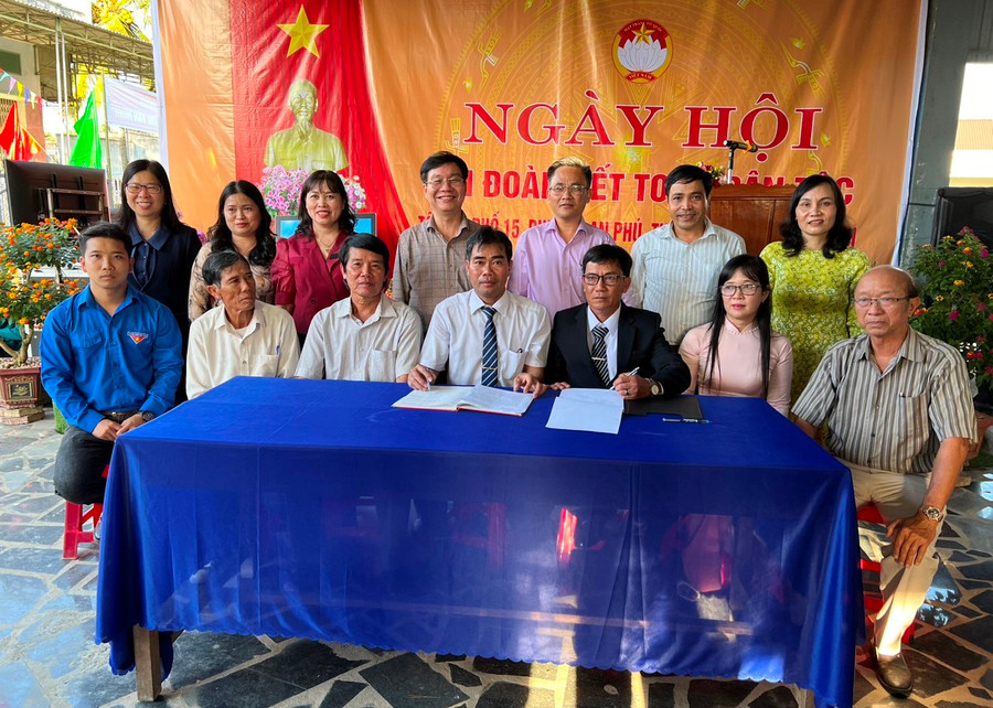 Tổ dân phố 15 ký kết giao ước thi đua năm 2023. Ảnh. Đinh Yến