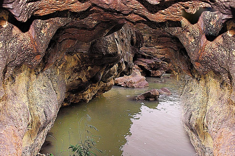 Khu vực hang động núi lửa Krông Nô có những tảng đá có hình khối rất đẹp. Ảnh: Phan Tuấn Khu vực hang động núi lửa Krông Nô có những tảng đá có hình khối rất đẹp. Ảnh: Phan Tuấn