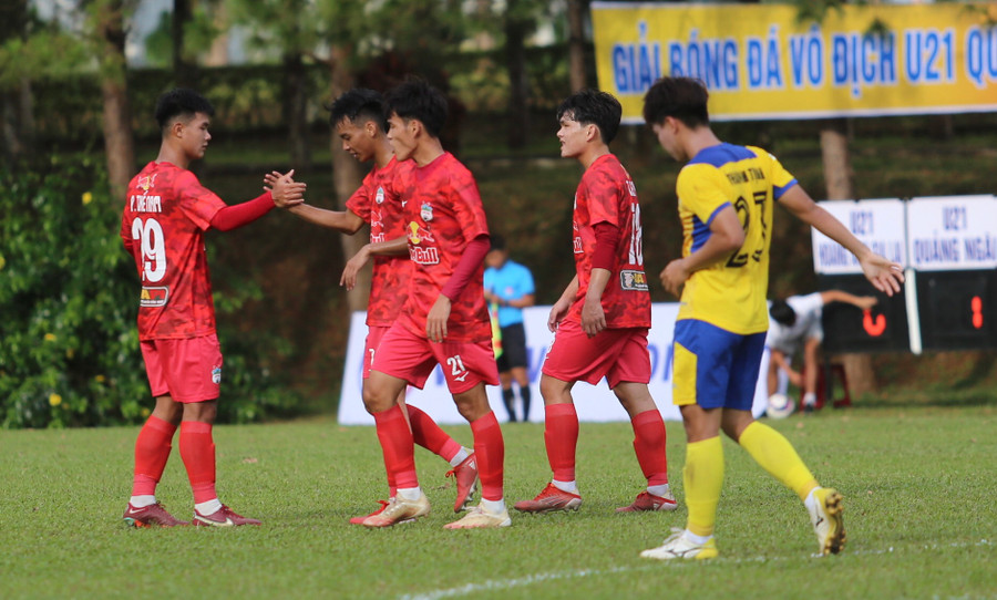 U21 HAGL có chiến thắng với tỷ số hủy diệt đối thủ. Ảnh: Văn Ngọc U21 HAGL có chiến thắng với tỷ số hủy diệt đối thủ Ảnh: Văn Ngọc