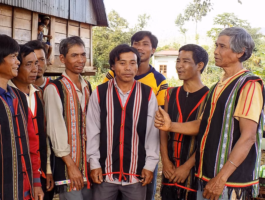 Trao đổi về công tác xây dựng nông thôn mới trong vùng đồng bào DTTS huyện Đak Đoa. Ảnh: Thanh Nhật