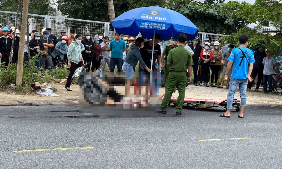 Vụ tai nạn giao thông khiến thiếu niên tử vong tại chỗ, tài xế ô tô lái xe bỏ trốn khỏi hiện trường. Ảnh: Hải Phong Vụ tai nạn giao thông khiến thiếu niên tử vong tại chỗ, tài xế ô tô lái xe bỏ trốn khỏi hiện trường. Ảnh: Hải Phong