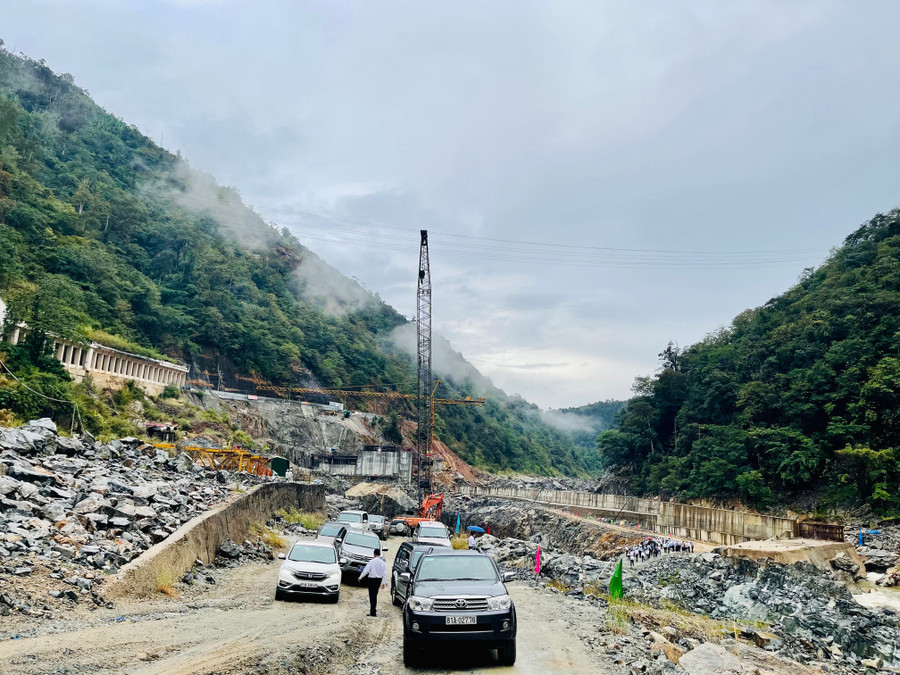 Dự án Nhà máy Thuỷ điện Ia Ly Nhà máy hở có công suất 360 MW với 2 tổ máy, mỗi tổ máy có công suất 180 MW, với tổng mức đầu tư hơn 6.398 tỷ đồng. 