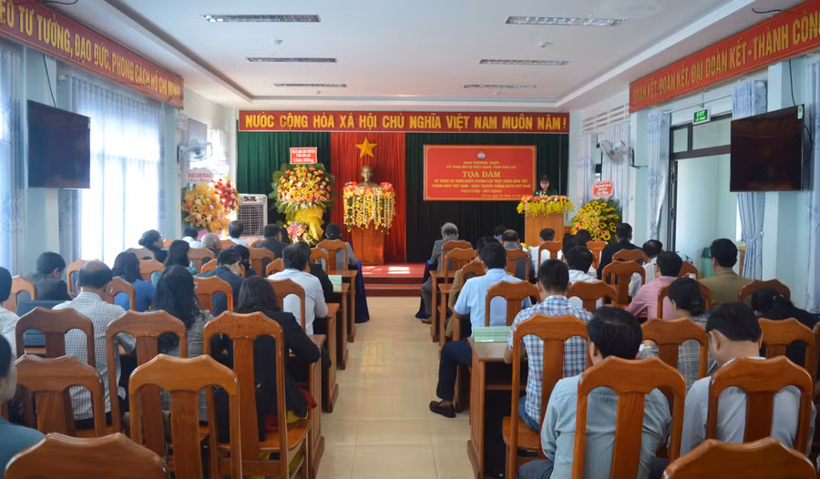 Quang cảnh buổi tọa đàm. Ảnh: Anh Huy