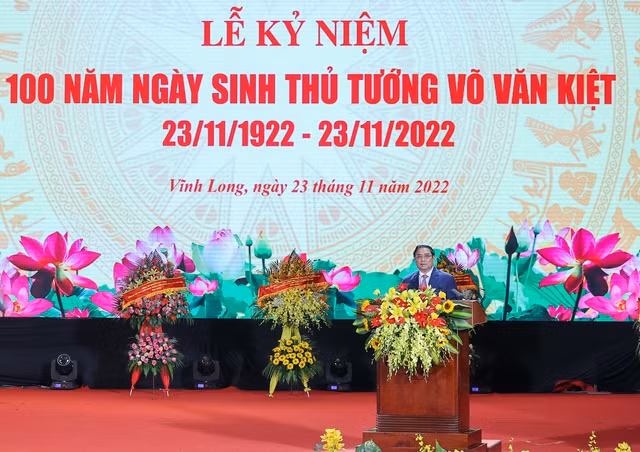Thủ tướng Phạm Minh Chính ôn lại cuộc đời, sự nghiệp của đồng chí Võ Văn Kiệt, tri ân công lao to lớn của đồng chí đối với sự nghiệp bảo vệ, xây dựng và phát triển đất nước - Ảnh: VGP/Nhật Bắc
