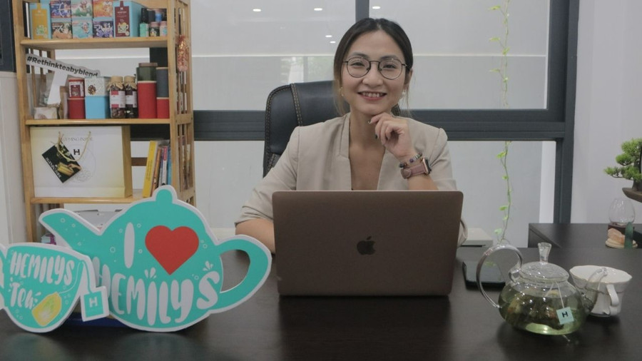 Cô gái khởi nghiệp thành công với trà từ hoa, thảo mộc. Ảnh: Thượng Hải