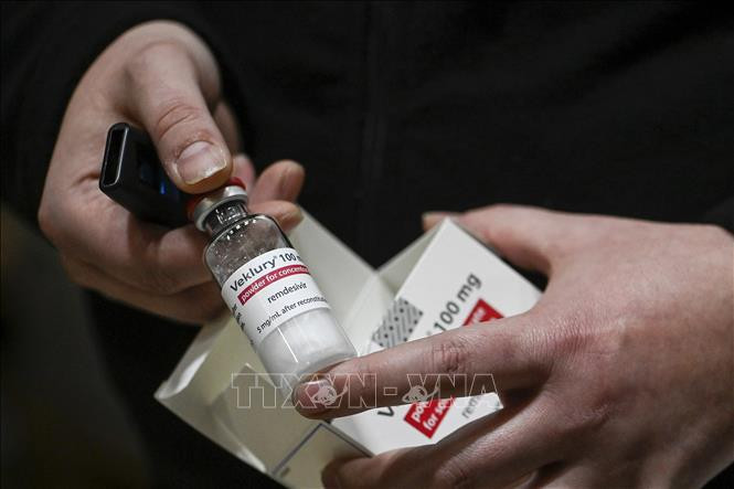 Remdesivir-loại thuốc kháng virus dùng để điều trị Covid-19. Ảnh: AFP/TTXVN Remdesivir - loại thuốc kháng virus dùng để điều trị Covid-19. Ảnh: AFP/TTXVN