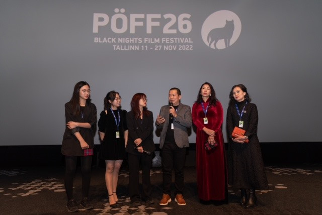 Đạo diễn Lương Đình Dũng giao lưu cùng khán giả tại Liên hoan phim Tallinn Black Nights. Ảnh: Nhân vật cung cấp