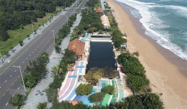 Dự án Khu resort Thuận Thảo bị bỏ hoang do liên quan đến khiếu kiện. Ảnh: Xuân Triệu/TTXVN