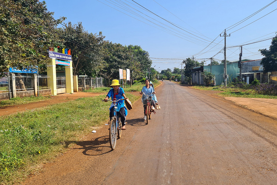 Hệ thống giao thông của xã Ia Ko được đầu tư đồng bộ giúp người dân đi lại thuận tiện. Ảnh: Phạm Ngọc Hệ thống giao thông của xã Ia Ko được đầu tư đồng bộ giúp người dân đi lại thuận tiện. Ảnh: Phạm Ngọc
