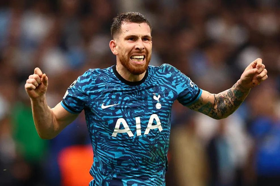 Pierre Emile Hojbjerg ghi bàn thắng ở phút 90+5 giúp Tottenham vào vòng 1/8. Ảnh: UEFA