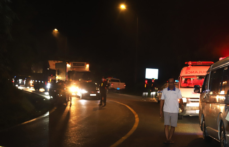 Lưu thông trên đèo Bảo Lộc bị ùn ứ cục bộ sau vụ tai nạn. Ảnh: CTV