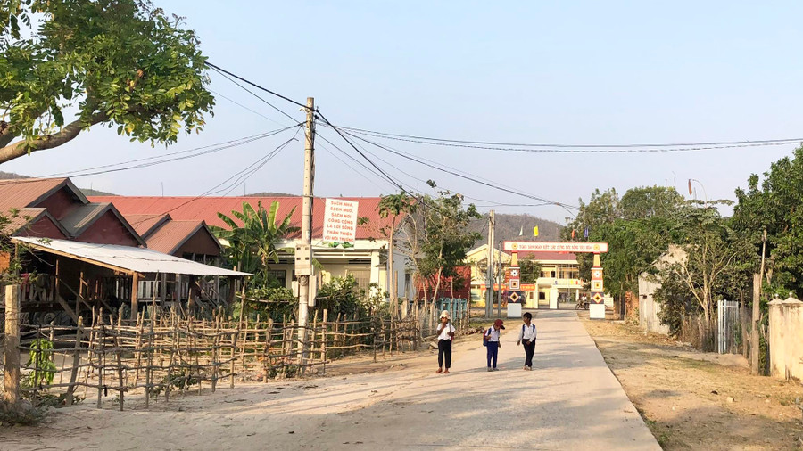 Đường giao thông nông thôn được bê tông hóa. Ảnh: Gia Hưng