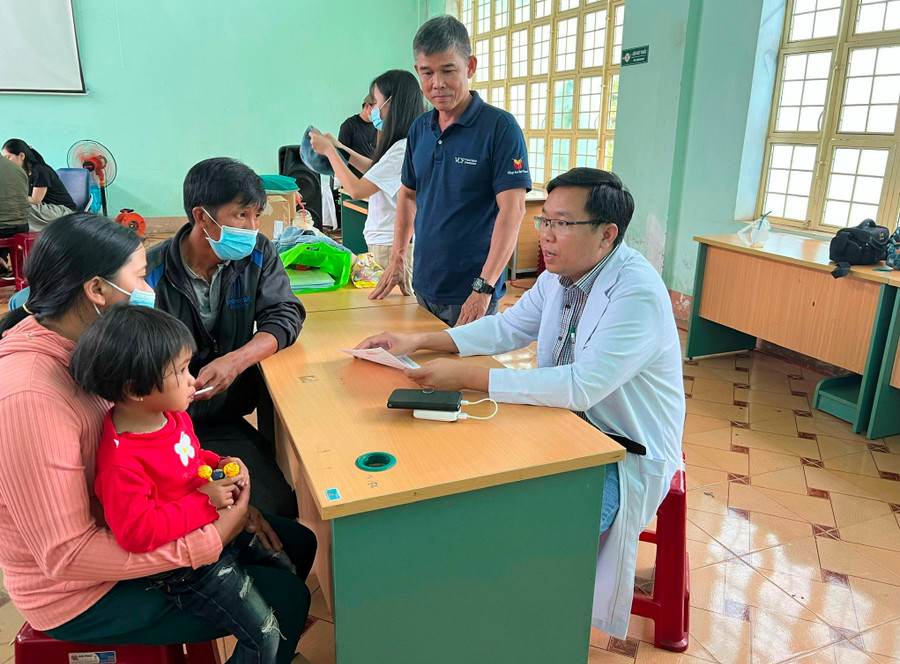 Quỹ tài trợ Vina Capital phối hợp với Bệnh viện Hoàn Mỹ Đà Nẵng tài trợ chương trình phẫu thuật tim miễn phí cho trẻ em nghèo. Ảnh: Đinh Yến