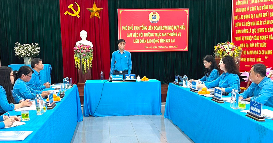Phó Chủ tịch Tổng LĐLĐ Việt Nam Ngọ Duy Hiểu phát biểu tại buổi làm việc. Ảnh: Đinh Yến Ông Ngọ Duy Hiểu-Phó Chủ tịch Tổng LĐLĐ Việt Nam chỉ đạo LĐLĐ tỉnh Gia Lai huy động nhiều nguồn lực để chăm lo cho công nhân, lao động nghèo. Ảnh. Đinh Yến