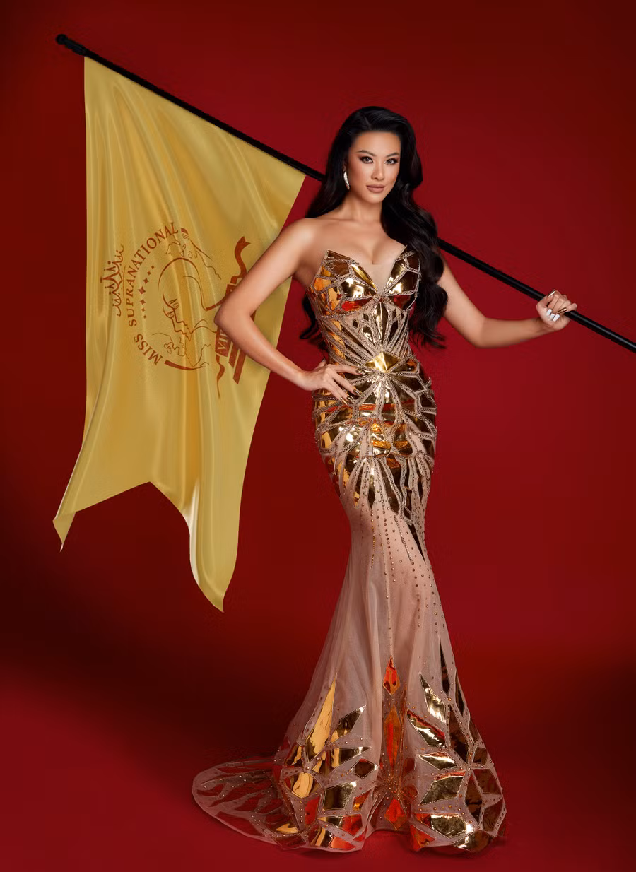 Nhưng bằng quyết tâm của mình, Kim Duyên lấy đó làm động lực để phấn đấu, cuối cùng cô khiến Việt Nam tự hào với thành tích Top 16 Miss Universe 2021, đạt danh hiệu Á hậu 2 khi đại diện Việt Nam tại Miss Supranational 2022.