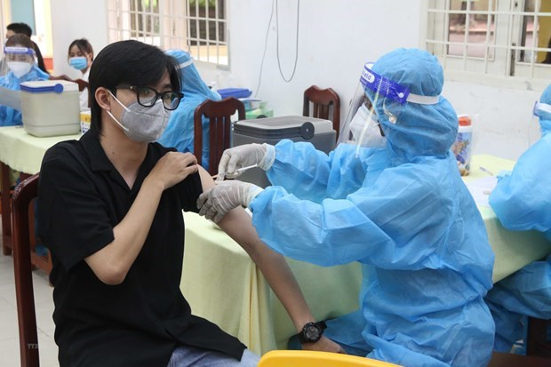 Tiêm vaccine phòng COVID-19 cho sinh viên. (Ảnh: Thanh Hòa/TTXVN)  Tiêm vaccine phòng COVID-19 cho sinh viên. (Ảnh: Thanh Hòa/TTXVN)