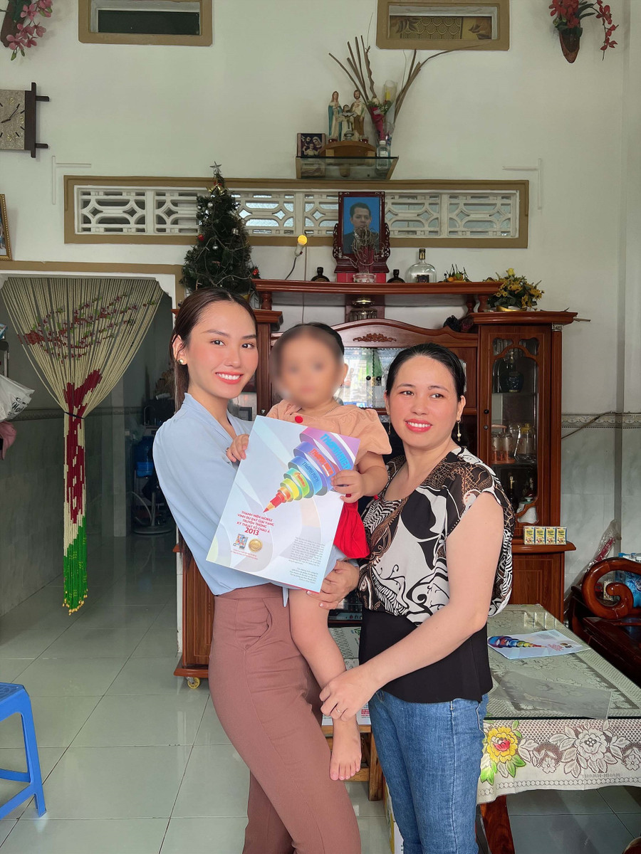 Hoa hậu Mai Phương nhận con nuôi ở tuổi 23. Ảnh: Nhân vật cung cấp. 