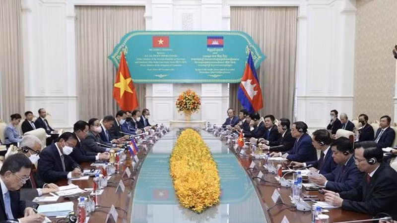  Thủ tướng Phạm Minh Chính hội đàm với Thủ tướng Campuchia Samdech Techo Hun Sen. (Ảnh: Dương Giang/TTXVN)