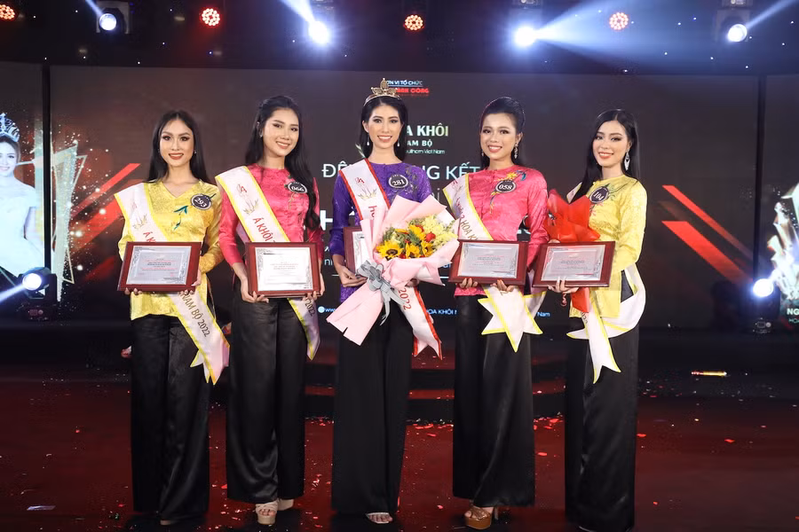 Top 5 Hoa khôi Nam Bộ 2022. Ảnh: BTC