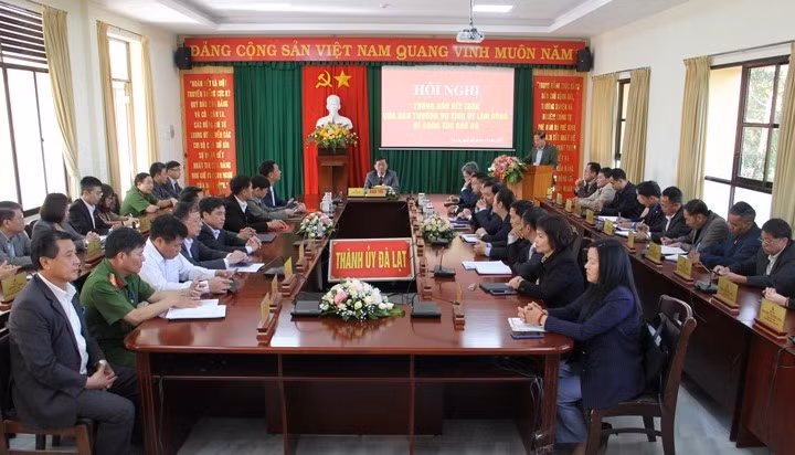 Hội nghị thông báo kết luận của Ban Thường vụ Tỉnh ủy Lâm Đồng về công tác cán bộ tại Thành ủy Đà Lạt. Ảnh: Duy Nguyễn