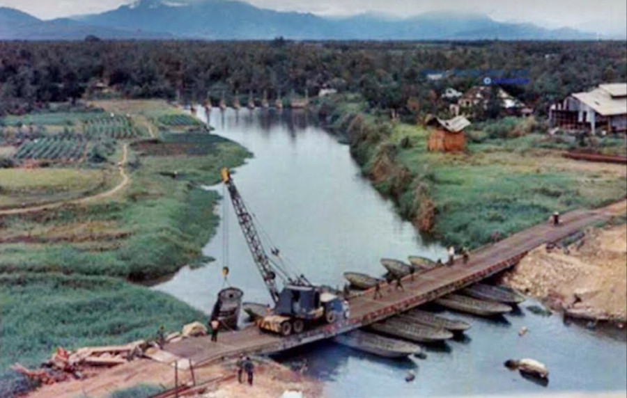 Sông Thanh Quýt, dẫn đến chợ vải, tư liệu năm 1967. Ảnh Tư liệu của T.Đ.T Sông Thanh Quýt, dẫn đến chợ vải, tư liệu năm 1967. Ảnh Tư liệu của T.Đ.T