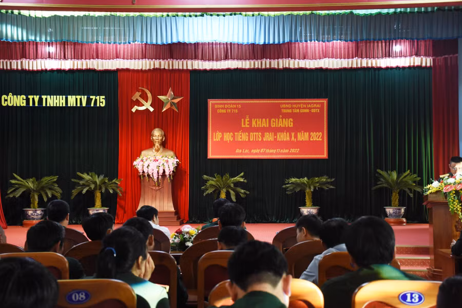 Quang cảnh buổi khai mạc lớp học tiếng Jrai. Ảnh: Vĩnh Hoàng