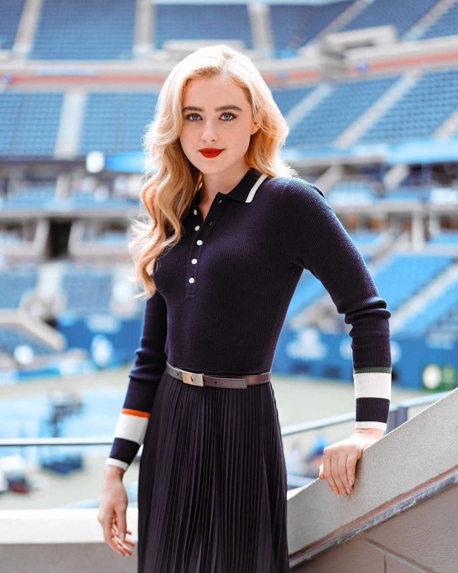 Nếu như áo thun cổ tròn mang đến sự dễ thương, trẻ trung cho người mặc thì những chiếc áo thun polo mang xu hướng cổ điển, lịch sự, tao nhã, thanh lịch, trưởng thành và chín chắn.