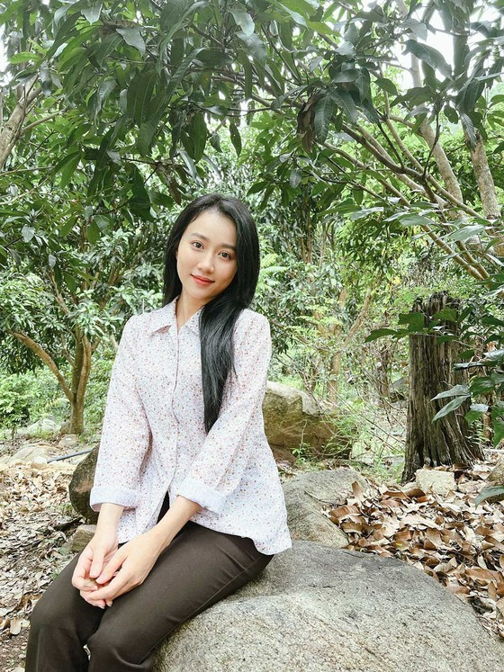 Huỳnh Hồng Loan trong phim Mẹ rơm Huỳnh Hồng Loan trong phim Mẹ rơm