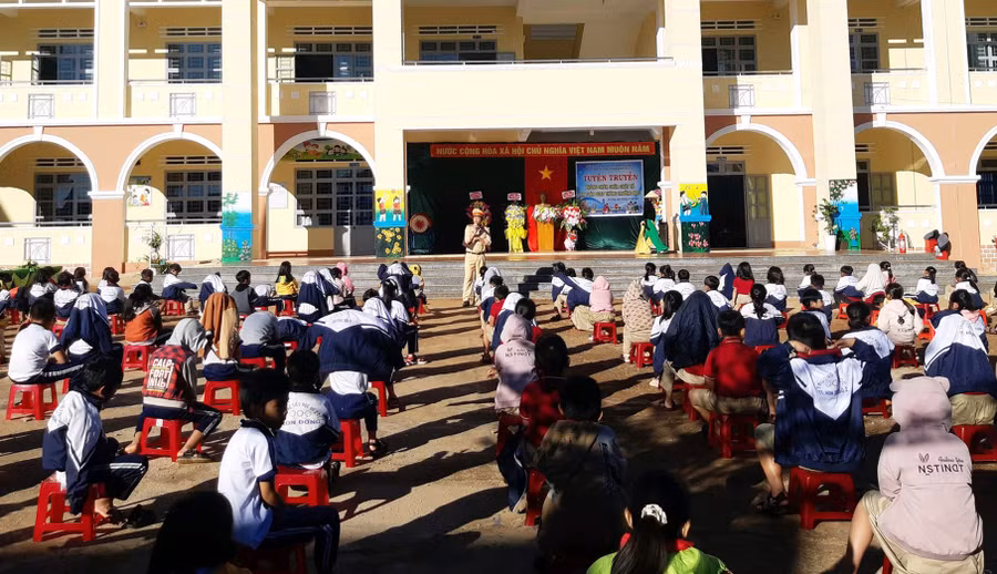 Quang cảnh buổi tuyên truyền. Ảnh: Hùng Tuấn