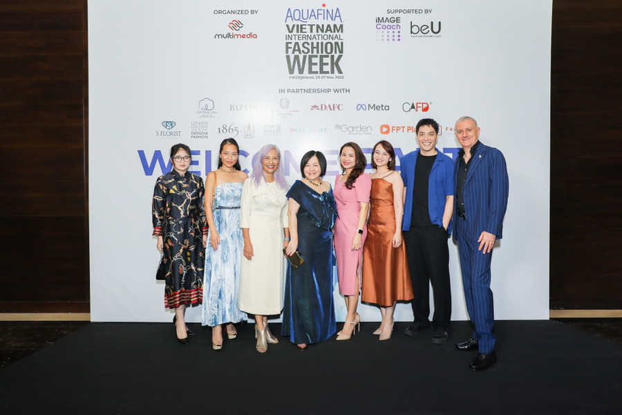 Các khách mời là các chuyên gia thời trang, NTK nổi tiếng.