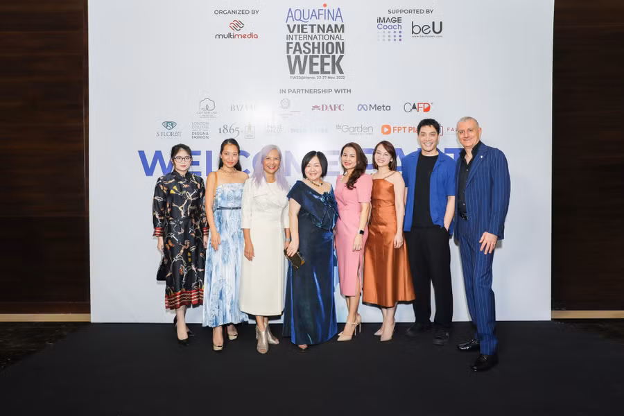 Các khách mời là các chuyên gia thời trang, NTK nổi tiếng.