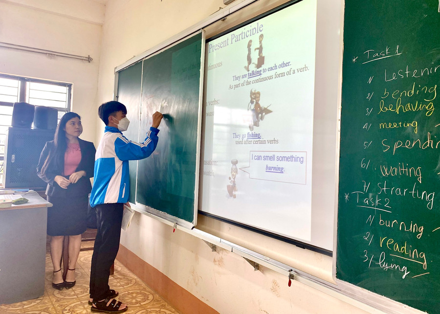 Một tiết học Tiếng Anh của Trường THPT Ya Ly (huyện Chư Păh). Ảnh: Mộc Trà.