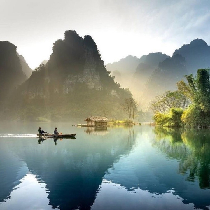 Vẻ đẹp tuyệt bích của hồ Ba Bể. Ảnh nguồn internet Vẻ đẹp tuyệt bích của hồ Ba Bể. Ảnh nguồn internet