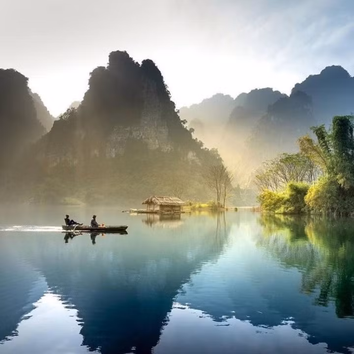 Vẻ đẹp tuyệt bích của hồ Ba Bể. Ảnh nguồn internet