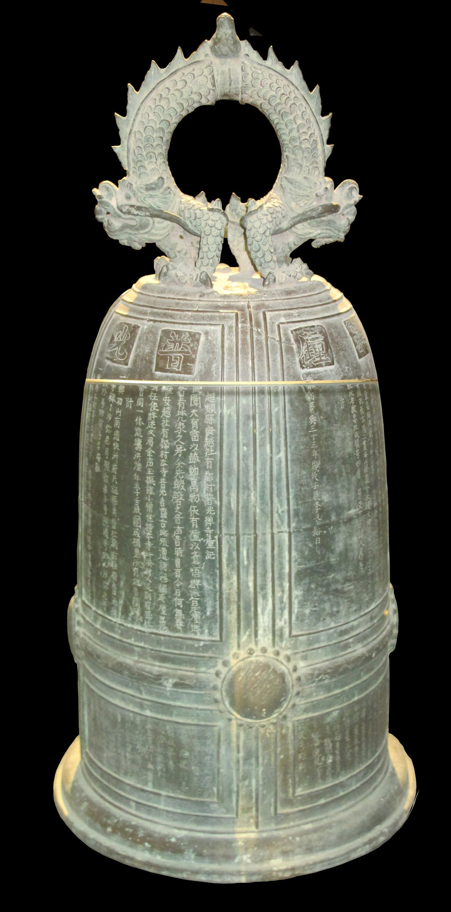 Toàn cảnh chuông chùa Phổ Quang