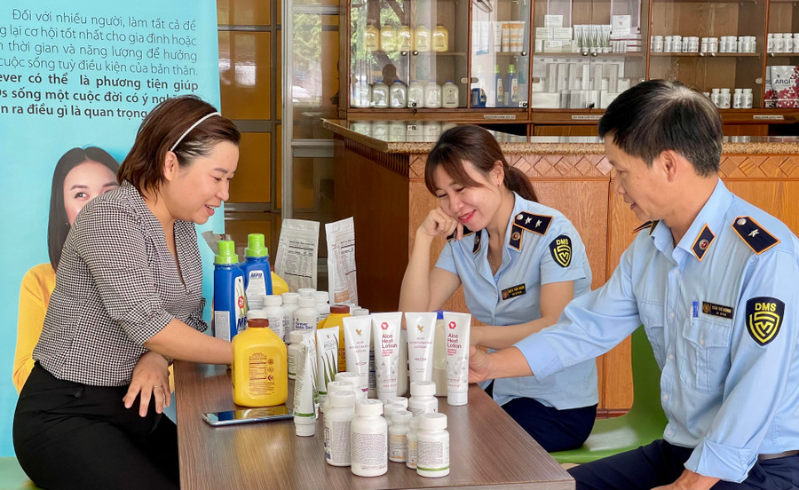 Cục Quản lý thị trường tỉnh tăng cường công tác kiểm tra, giám sát hoạt động của các doanh nghiệp bán hàng đa cấp trên địa bàn. Ảnh: Vũ Thảo