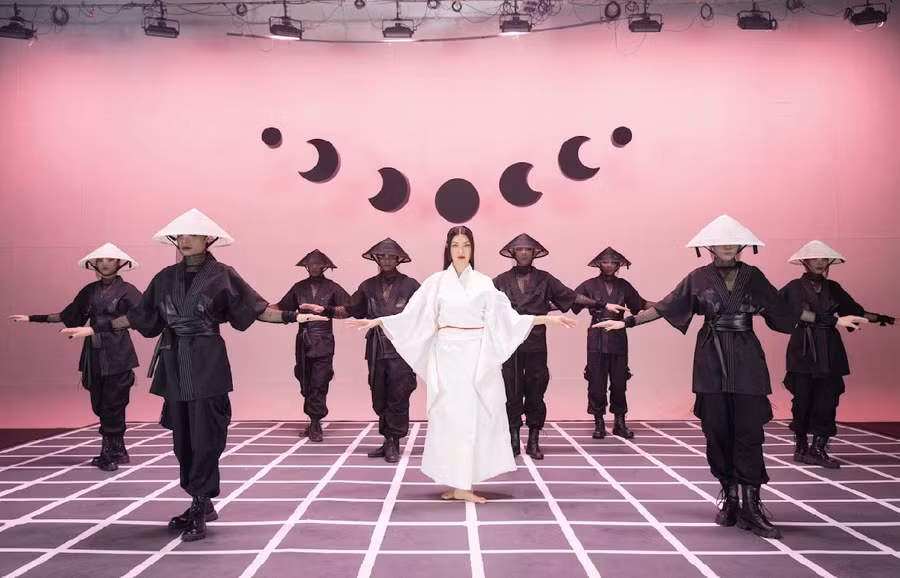 MV mới của Thúy Vân mang màu sắc văn hóa Nhật Bản. Ảnh: NVCC