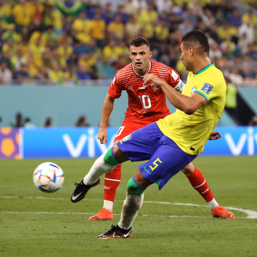 Casemiro tung cú sút đẳng cấp mang về chiến thắng cho Brazil. Ảnh: FIFA